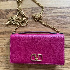 Valentino magenta wallet on chain